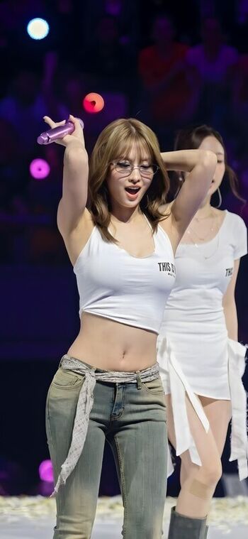 Hirai Momo