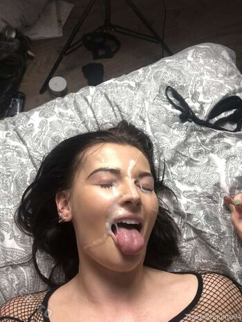 Full leaked Holly quinn private onlyfans photo