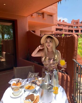 Full leaked Holly shu page private onlyfans photo