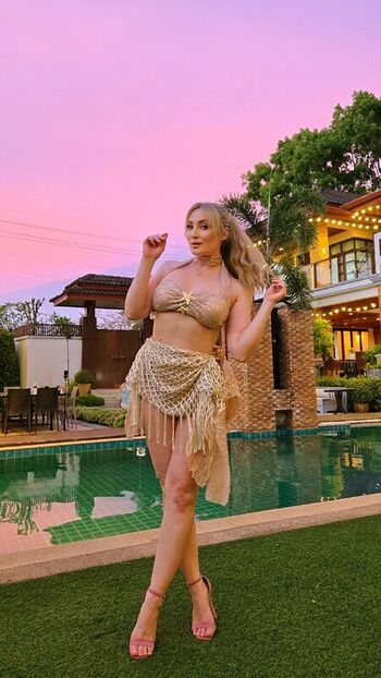Full leaked Holly wolf  page private onlyfans photo