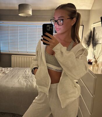 Full leaked Hollyxfoster private onlyfans photo