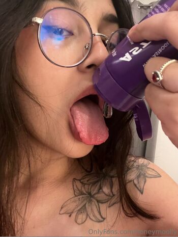 Full leaked Honeymoolly private onlyfans photo
