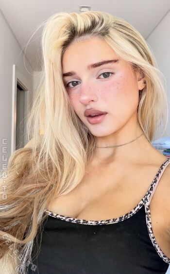 Full leaked Honeypuu private onlyfans photo