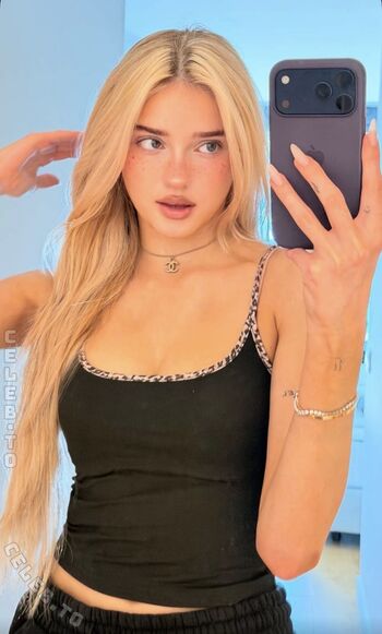 Full leaked Honeypuu private onlyfans photo
