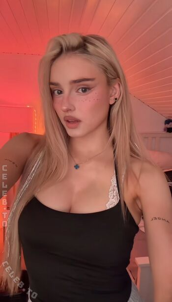 Full leaked Honeypuu private onlyfans photo