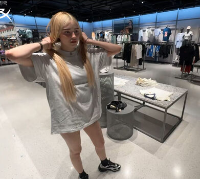 Full leaked Honeypuu private onlyfans photo