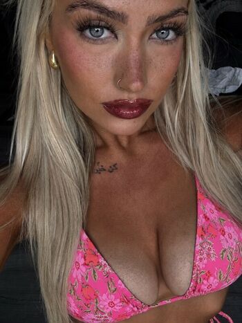 Full leaked Honeyrhiii private onlyfans photo