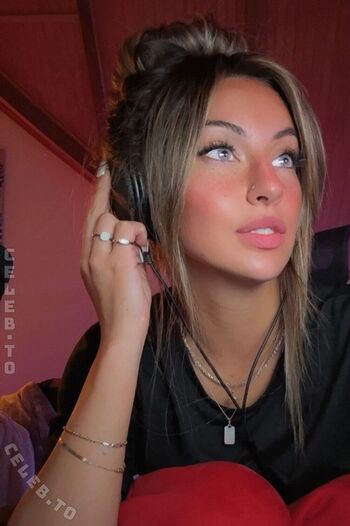 Full leaked Honeyxxo private onlyfans photo