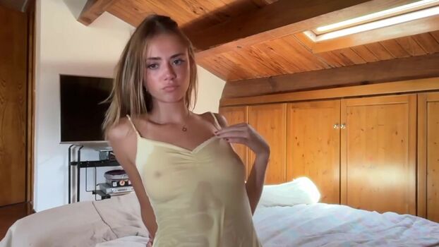 Full leaked Honeyyy private onlyfans photo