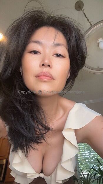 Hotmomjane