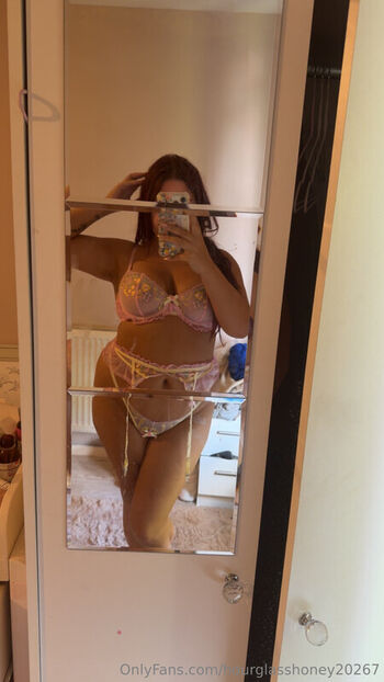 Full leaked Hourglasshoney private onlyfans photo