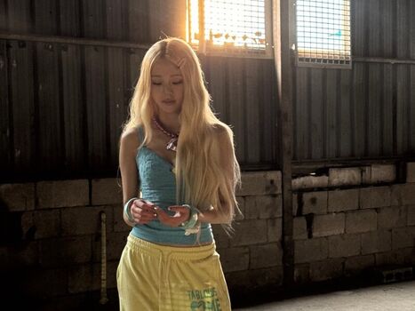 Full leaked Huh yunjin private onlyfans photo