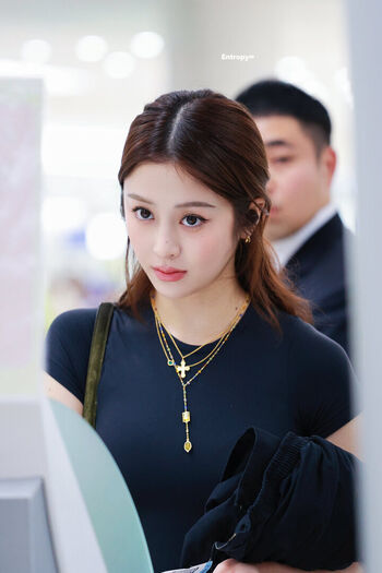 Huh Yunjin 허윤진