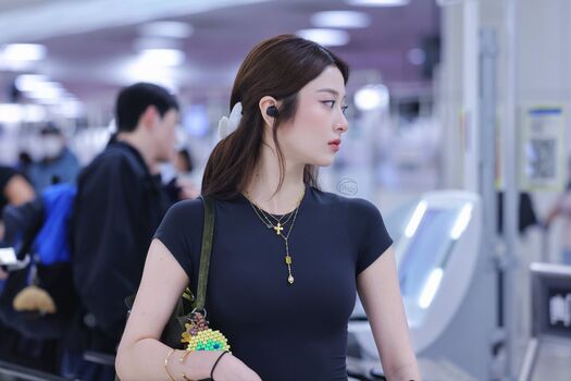 Huh Yunjin 허윤진