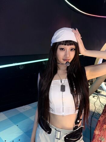 Huh Yunjin 허윤진