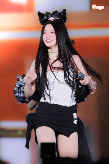 Huh Yunjin 허윤진