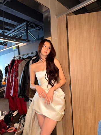 Huh Yunjin 허윤진