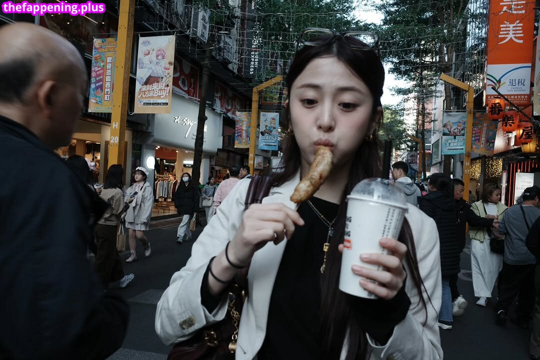 Huh Yunjin 허윤진