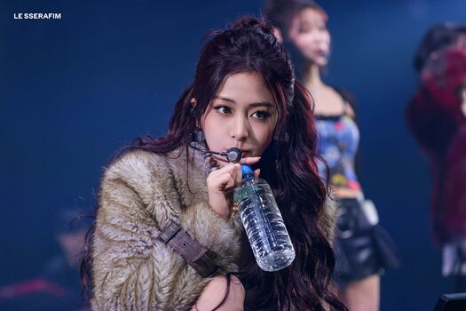 Full leaked Huh yunjin page private onlyfans photo