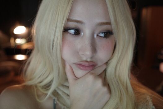 Huh Yunjin 허윤진
