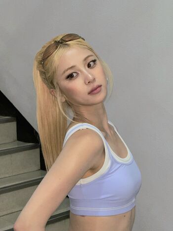 Full leaked Huh yunjin  page private onlyfans photo