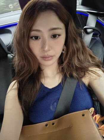 Full leaked Huh yunjin  page private onlyfans photo