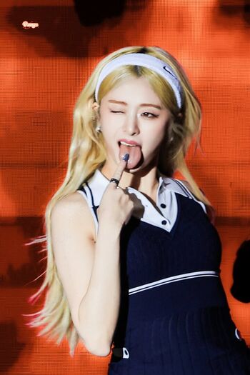 Huh Yunjin 허윤진