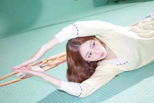 Full leaked Huh yunjin  page private onlyfans photo