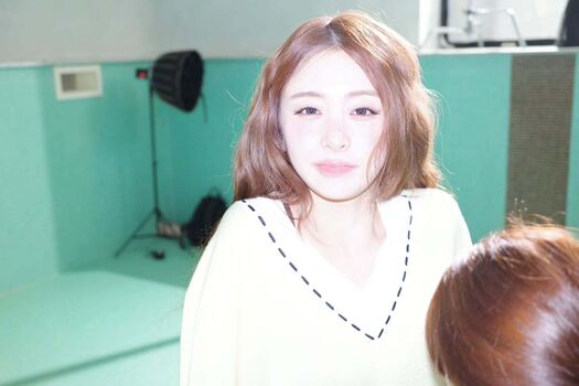 Full leaked Huh yunjin  page private onlyfans photo