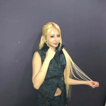 Huh Yunjin 허윤진