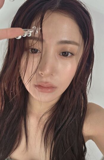 Full leaked Huh yunjin private onlyfans photo