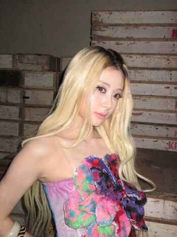 Full leaked Huh yunjin private onlyfans photo