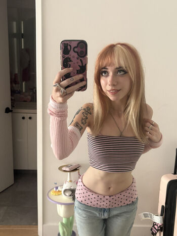 Full leaked Iluvmeww private onlyfans photo