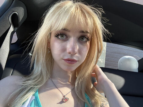 Full leaked Iluvmeww page private onlyfans photo