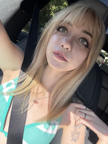 Full leaked Iluvmeww page private onlyfans photo