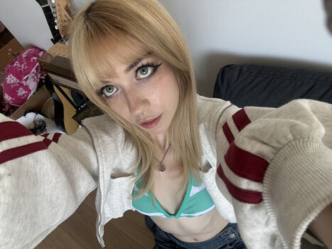 Full leaked Iluvmeww page private onlyfans photo