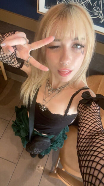 Full leaked Iluvmeww page private onlyfans photo