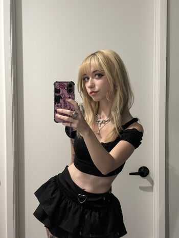 Full leaked Iluvmeww page private onlyfans photo