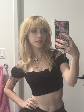 Full leaked Iluvmeww page private onlyfans photo