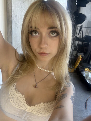 Full leaked Iluvmeww page private onlyfans photo