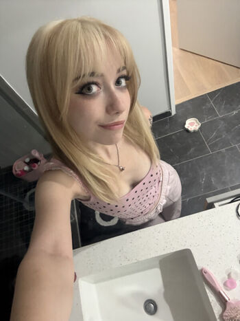 Full leaked Iluvmeww private onlyfans photo