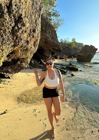 Full leaked Indonesian girls  page private onlyfans photo