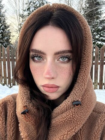 Irina minkina/ howeversnowy/rusian Billie eilish