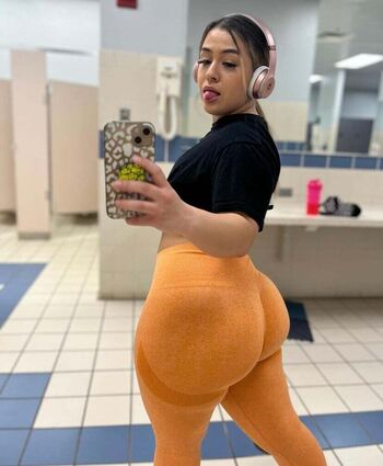Isabella Alexis