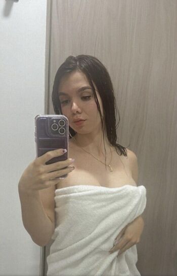 isabella_gomez11