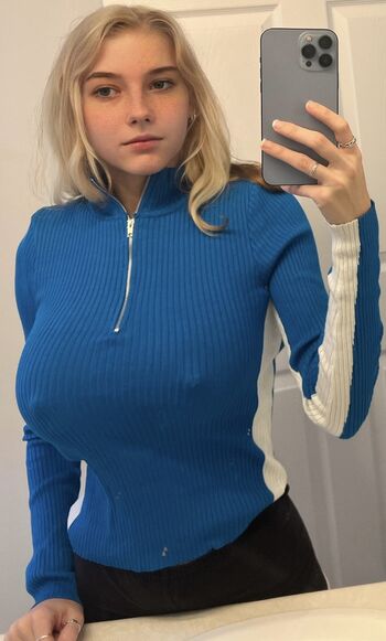 Full leaked Itsbumblebea page private onlyfans photo