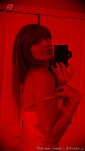 Full leaked Itsjustblondie private onlyfans photo