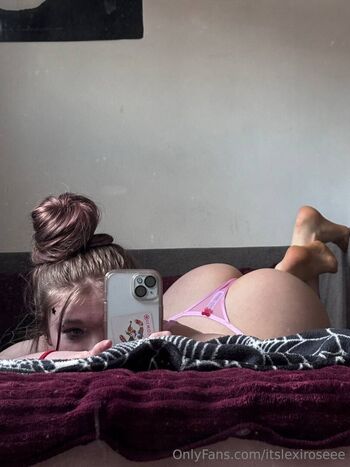 Full leaked Itslexiroseee private onlyfans photo