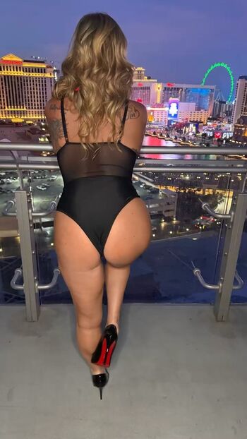 Full leaked Itsnikkibitch xo private onlyfans photo