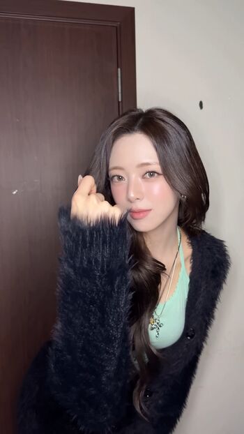Full leaked Itzy all in us page private onlyfans photo